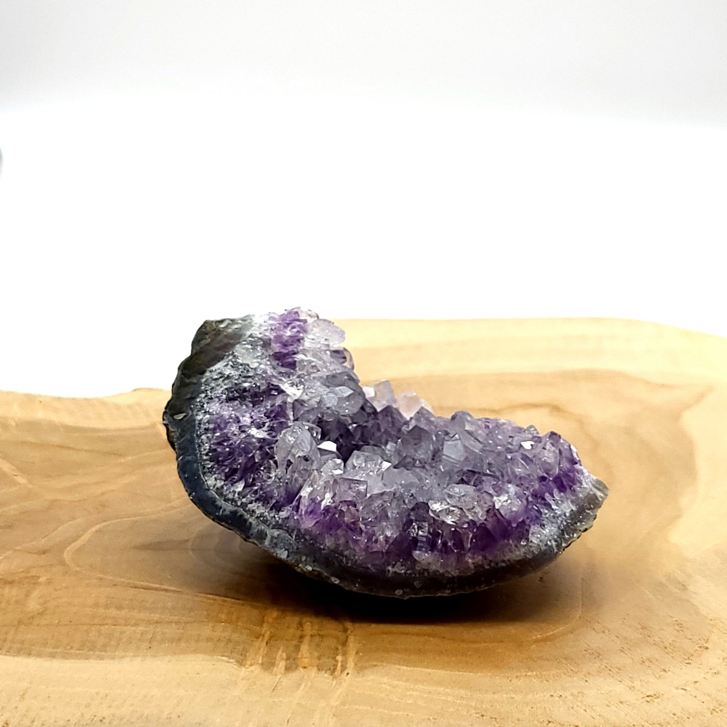 DRUSE MOYENNE N°105 EN CRISTAUX AMÉTHYSTE - PIERRE UNIQUE & ARTISANALE