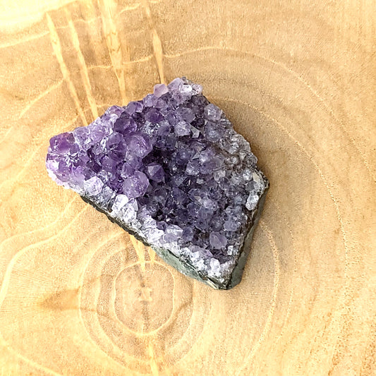 PETITE DRUSE N°115 EN CRISTAUX AMÉTHYSTE - PIERRE UNIQUE & ARTISANALE