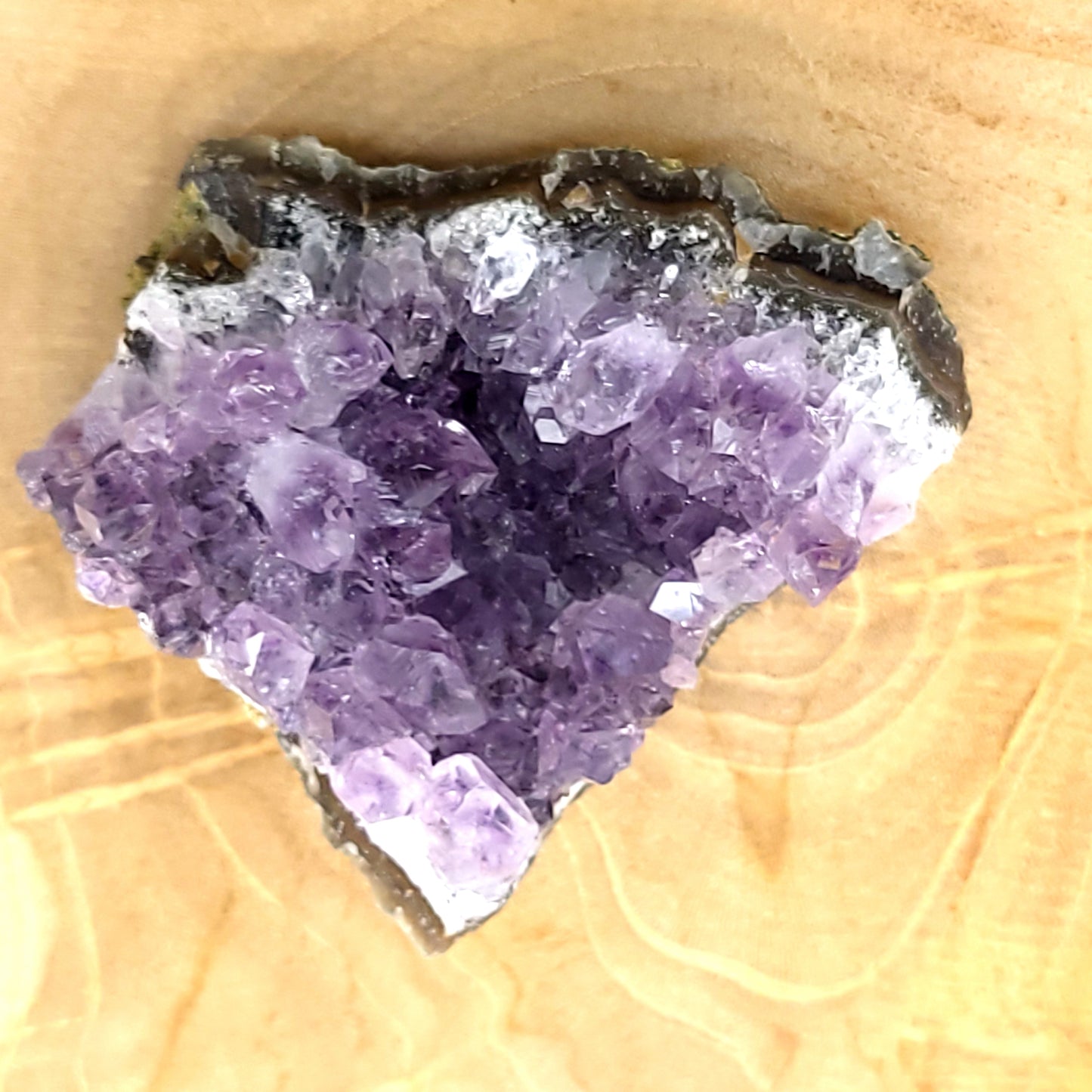 DRUSE MOYENNE N°108 EN CRISTAUX AMÉTHYSTE - PIERRE UNIQUE & ARTISANALE