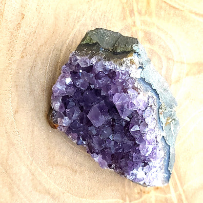 PETITE DRUSE N°113 EN CRISTAUX AMÉTHYSTE - PIERRE UNIQUE & ARTISANALE