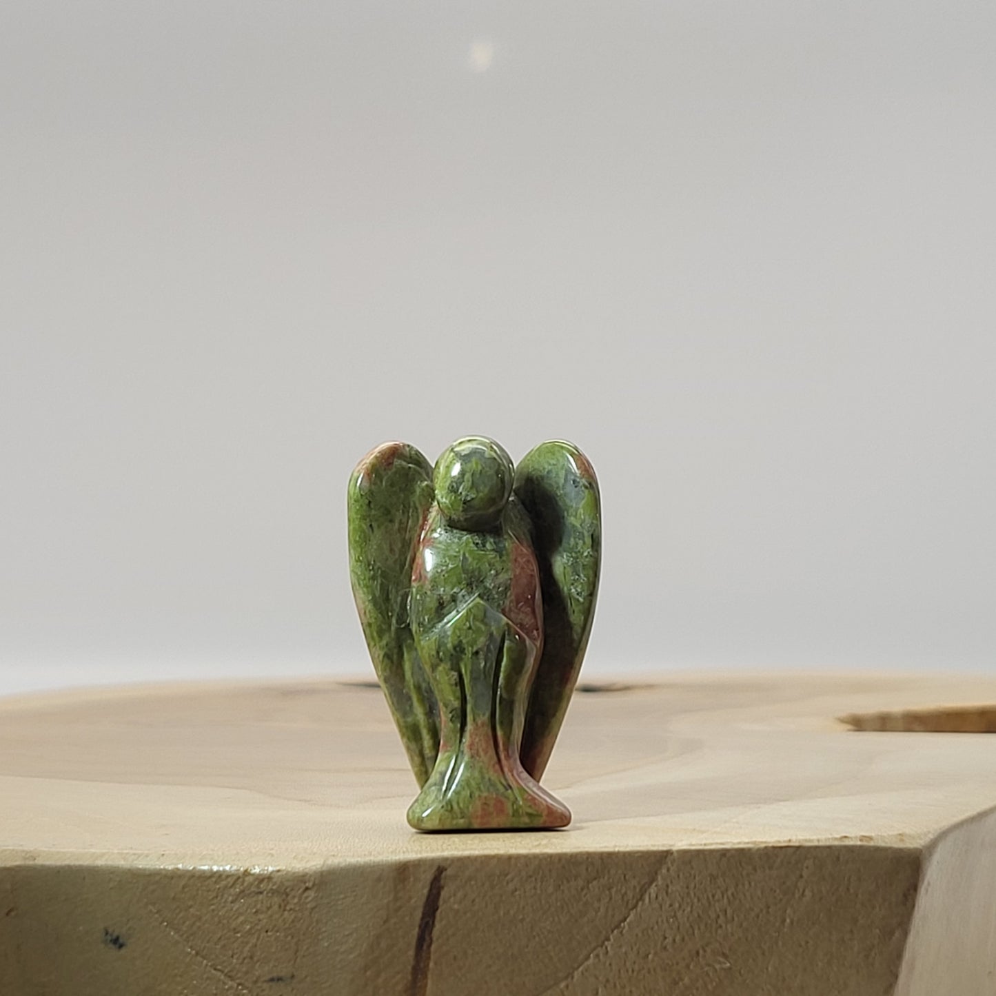 ANGE GARDIEN SCULPTÉ EN PIERRE UNAKITE - UNIQUE & ARTISANAL