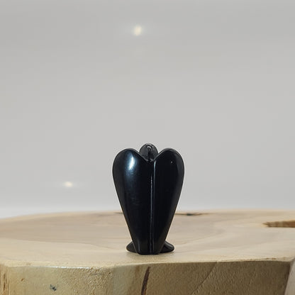 ANGE GARDIEN SCULPTÉ EN PIERRE OBSIDIENNE NOIRE - UNIQUE & ARTISANAL