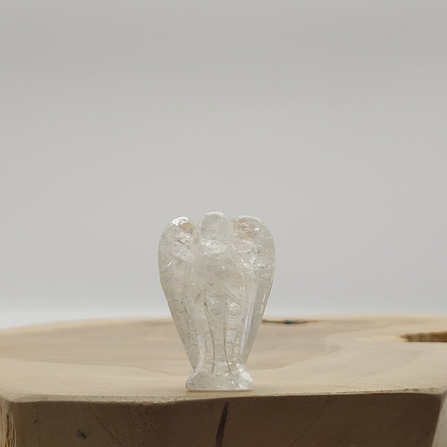 ANGE GARDIEN SCULPTÉ EN PIERRE CRISTAL DE ROCHE - UNIQUE & ARTISANAL