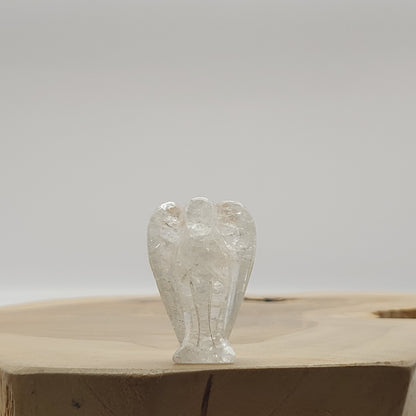 ANGE GARDIEN SCULPTÉ EN PIERRE CRISTAL DE ROCHE - UNIQUE & ARTISANAL