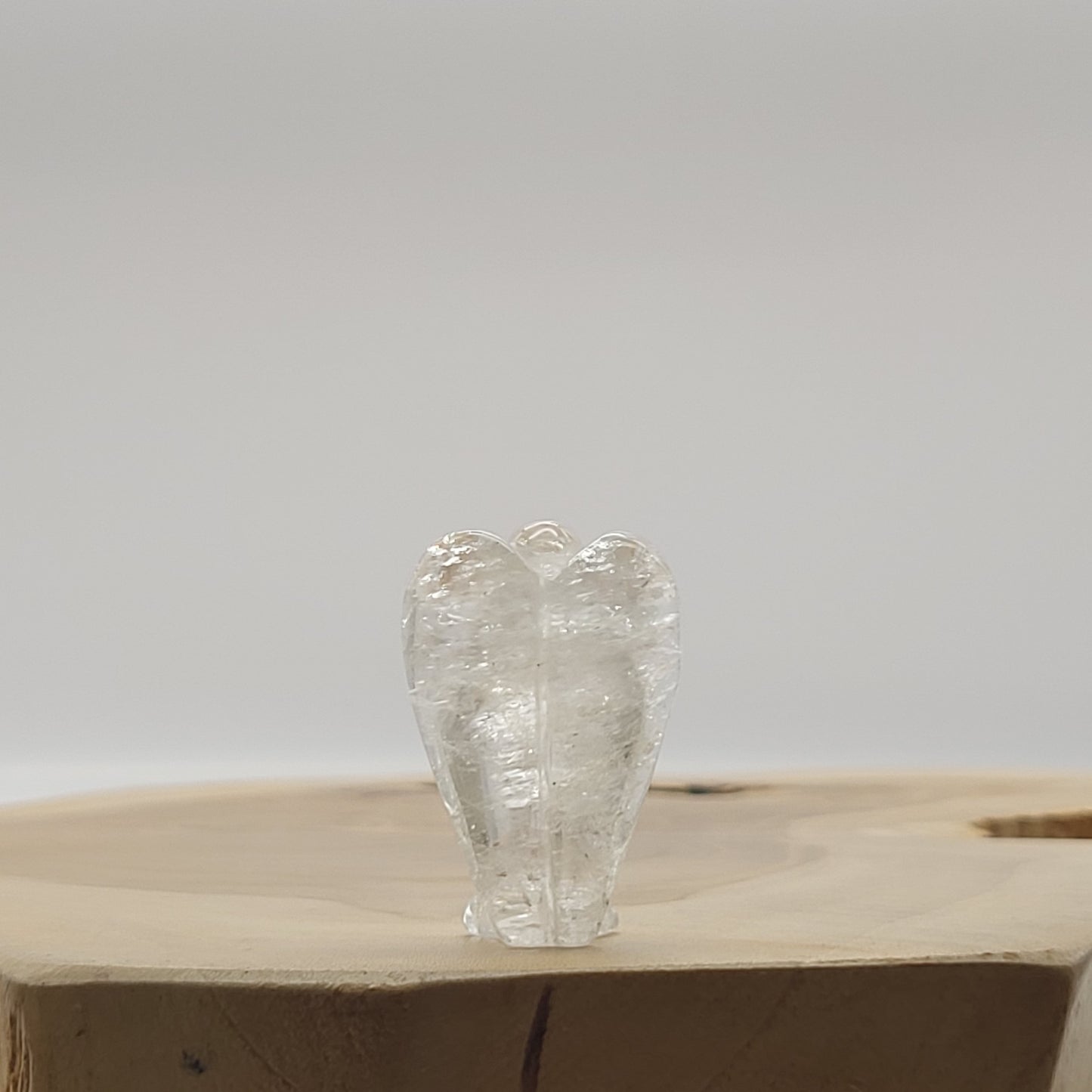 ANGE GARDIEN SCULPTÉ EN PIERRE CRISTAL DE ROCHE - UNIQUE & ARTISANAL