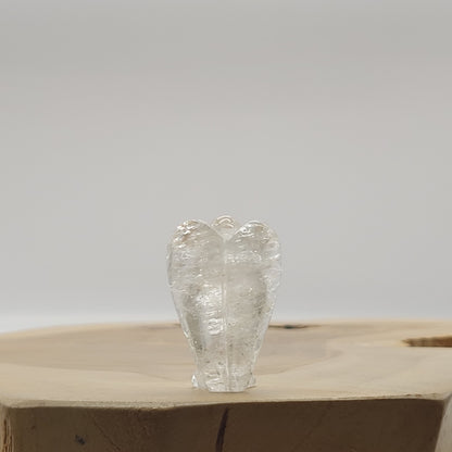 ANGE GARDIEN SCULPTÉ EN PIERRE CRISTAL DE ROCHE - UNIQUE & ARTISANAL