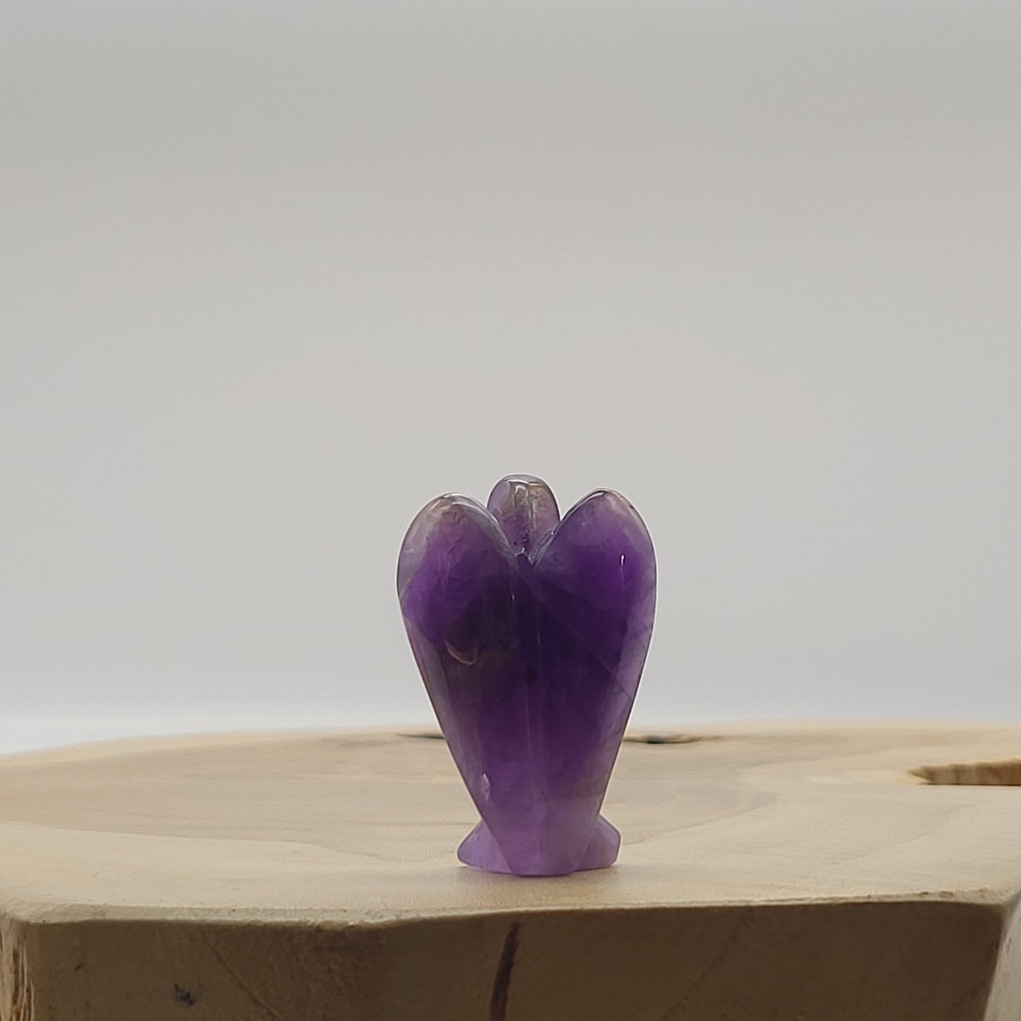 ANGE GARDIEN SCULPTÉ EN PIERRE AMÉTHYSTE - UNIQUE & ARTISANAL