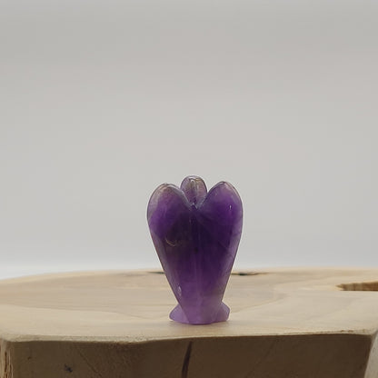 ANGE GARDIEN SCULPTÉ EN PIERRE AMÉTHYSTE - UNIQUE & ARTISANAL