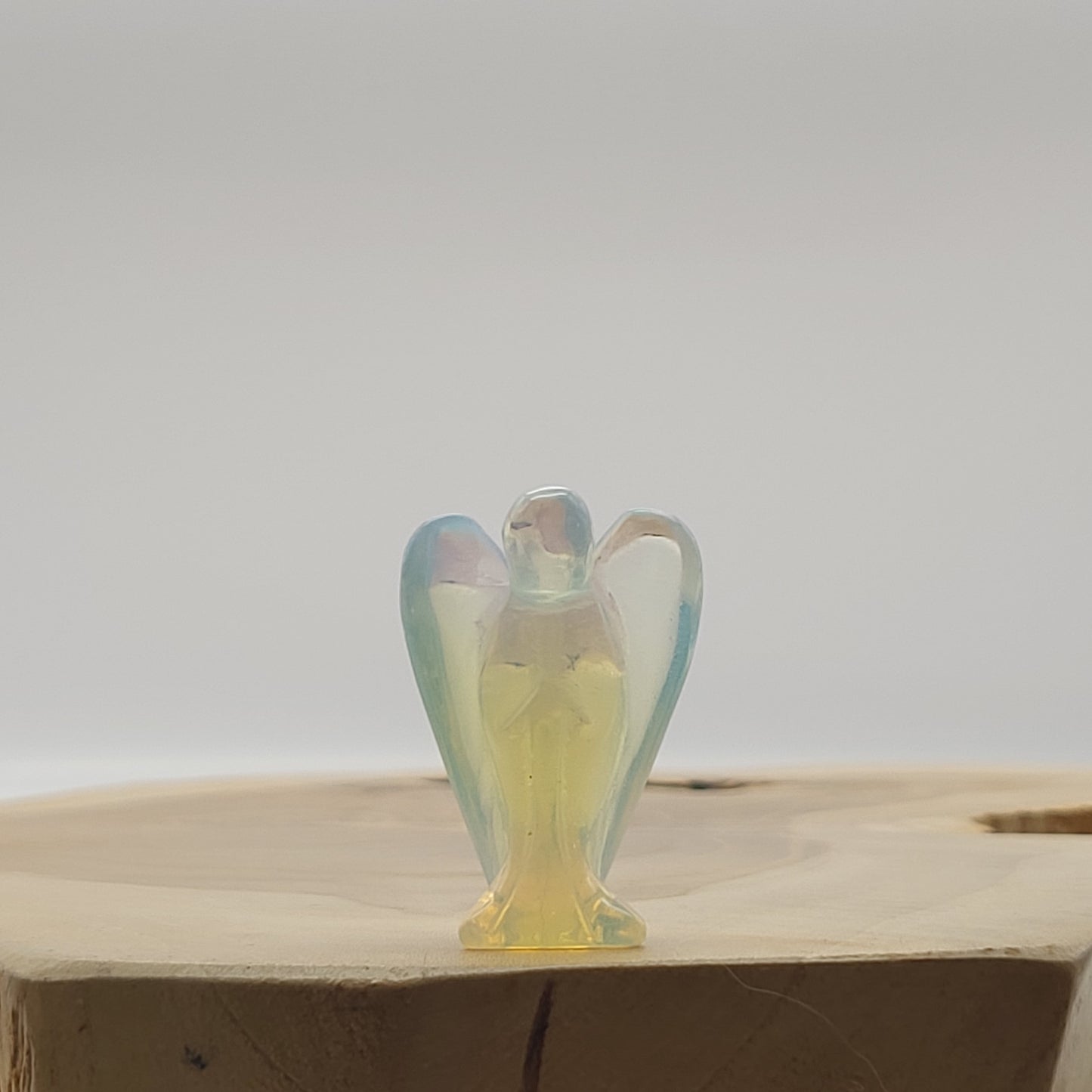 ANGE GARDIEN SCULPTÉ EN OPALITE - UNIQUE & ARTISANAL