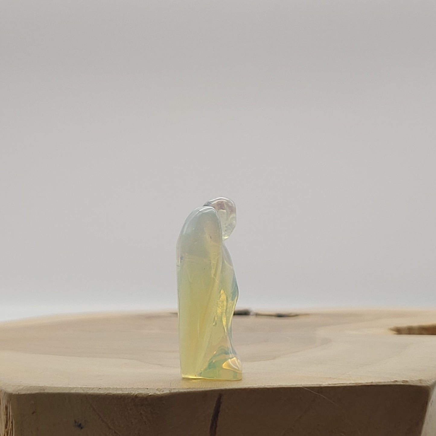 ANGE GARDIEN SCULPTÉ EN OPALITE - UNIQUE & ARTISANAL