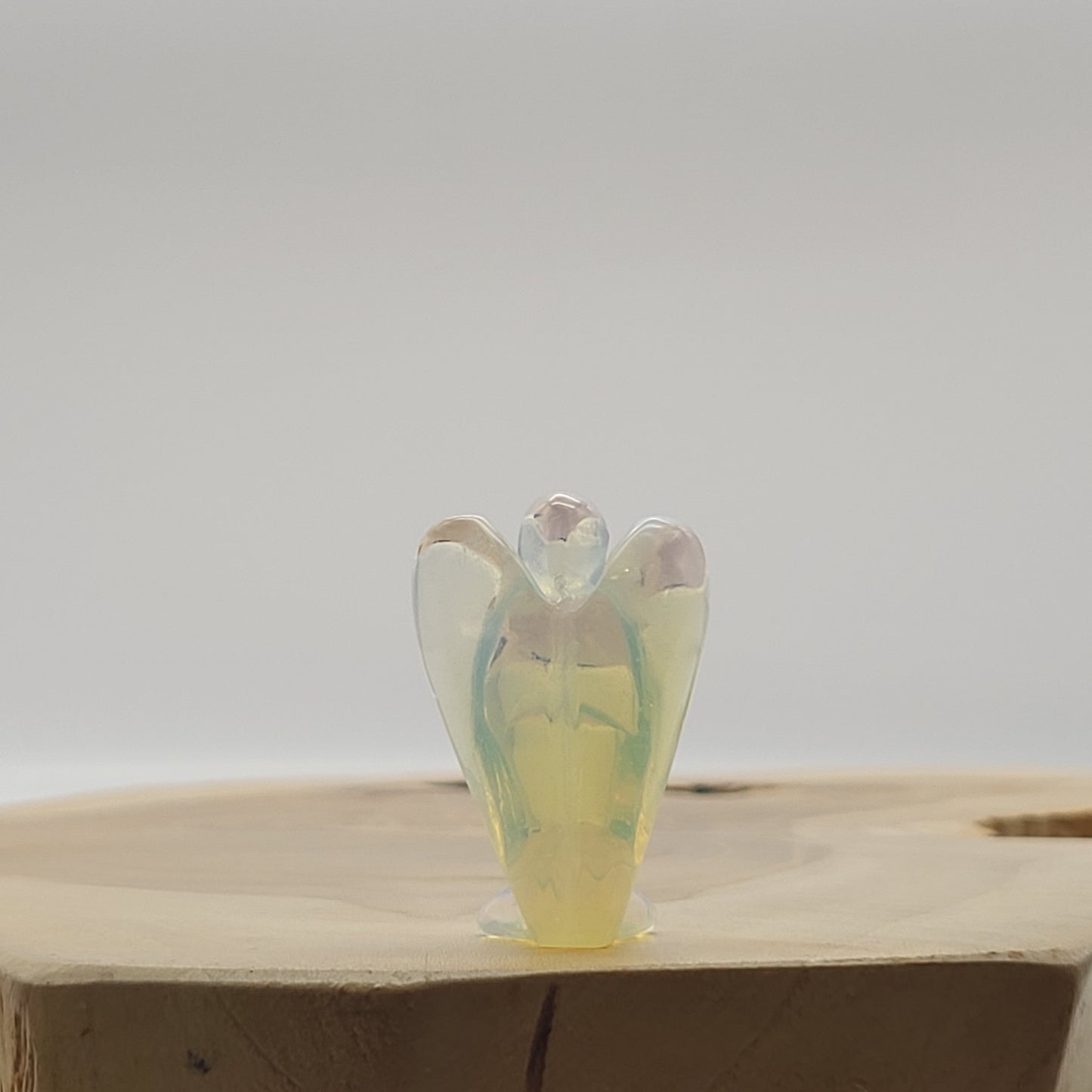 ANGE GARDIEN SCULPTÉ EN OPALITE - UNIQUE & ARTISANAL