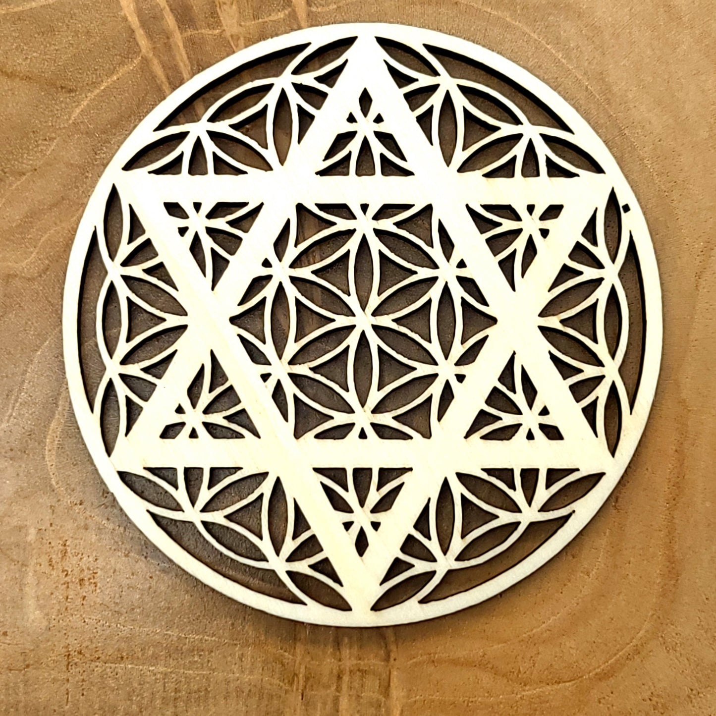 DÉCOS ÉTOILES À 6 BRANCHES + FLEURS DE VIE EN DESSOUS DE VERRES + STATIONS DE RECHARGE DE PIERRES - ARTISANAUX, UNIQUES & ORIGINAUX