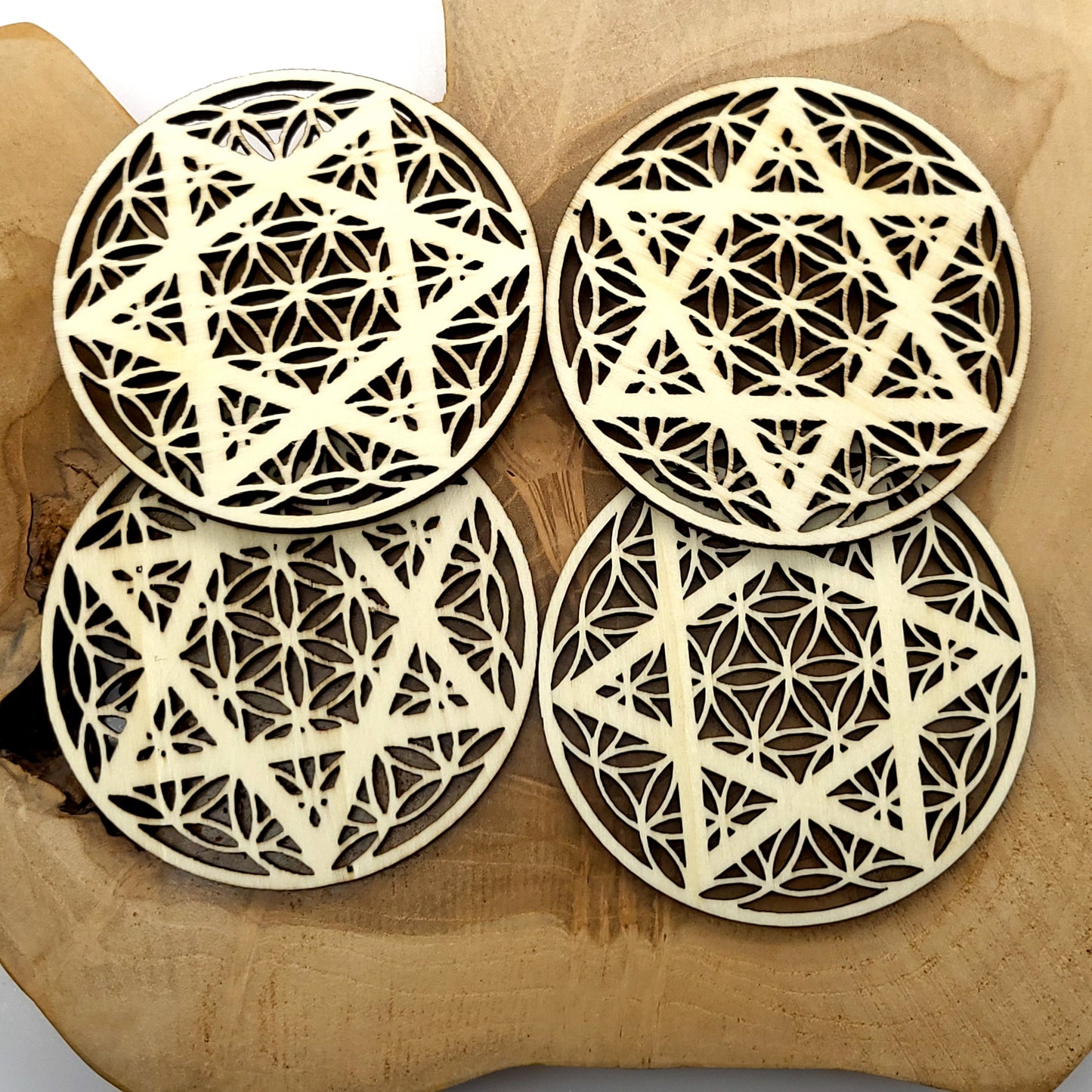 DÉCOS ÉTOILES À 6 BRANCHES + FLEURS DE VIE EN DESSOUS DE VERRES + STATIONS DE RECHARGE DE PIERRES - ARTISANAUX, UNIQUES & ORIGINAUX