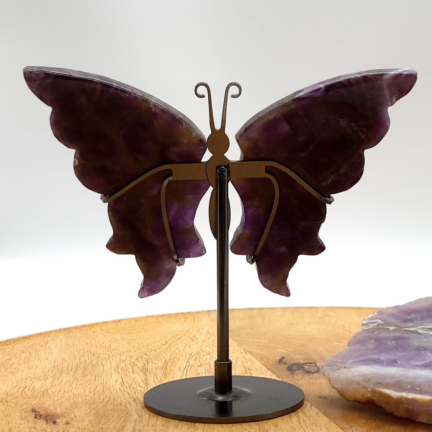 GRAND PAPILLON EN PIERRE AMÉTHYSTE N°4 SUR SOCLE EN MÉTAL - DÉCORATION ARTISANALE, ORIGINALE & UNIQUE AU CHOIX