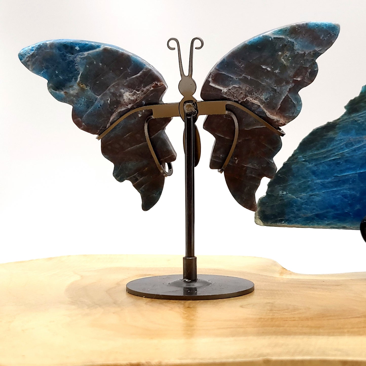 GRAND PAPILLON EN PIERRE APATITE N°5 SUR SOCLE EN MÉTAL - DÉCORATION ARTISANALE, ORIGINALE & UNIQUE AU CHOIX