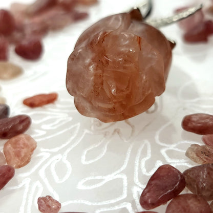 FLEURS " ROSES " SCULPTÉES EN PIERRES DE QUARTZ ROSE, FRAISE et BLANC – DÉCORATIONS ORIGINALES, UNIQUES & ARTISANALES