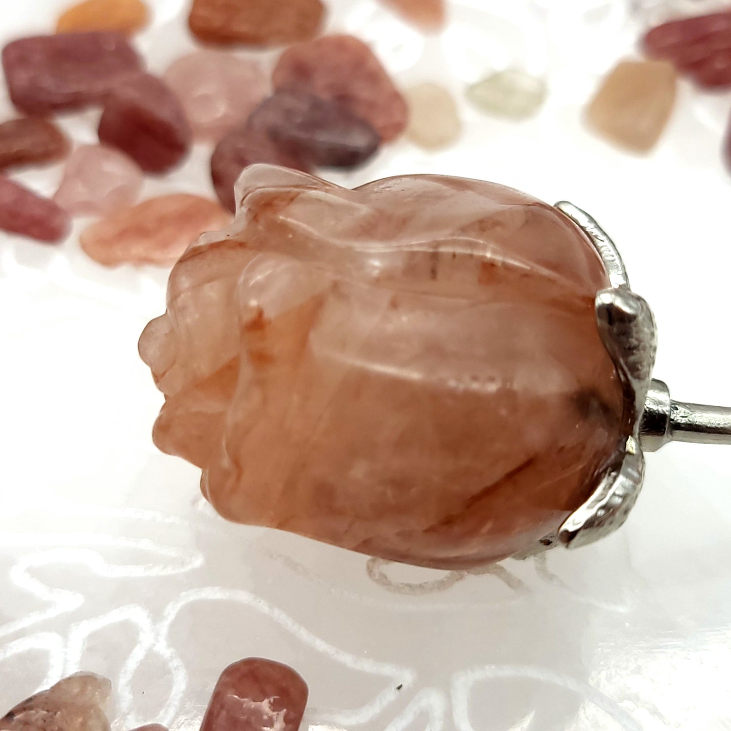 FLEURS " ROSES " SCULPTÉES EN PIERRES DE QUARTZ ROSE, FRAISE et BLANC – DÉCORATIONS ORIGINALES, UNIQUES & ARTISANALES