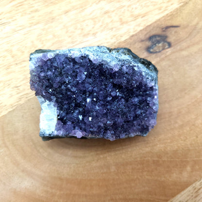 DRUSE MOYENNE N°111 EN CRISTAUX AMÉTHYSTE - PIERRE UNIQUE & ARTISANALE