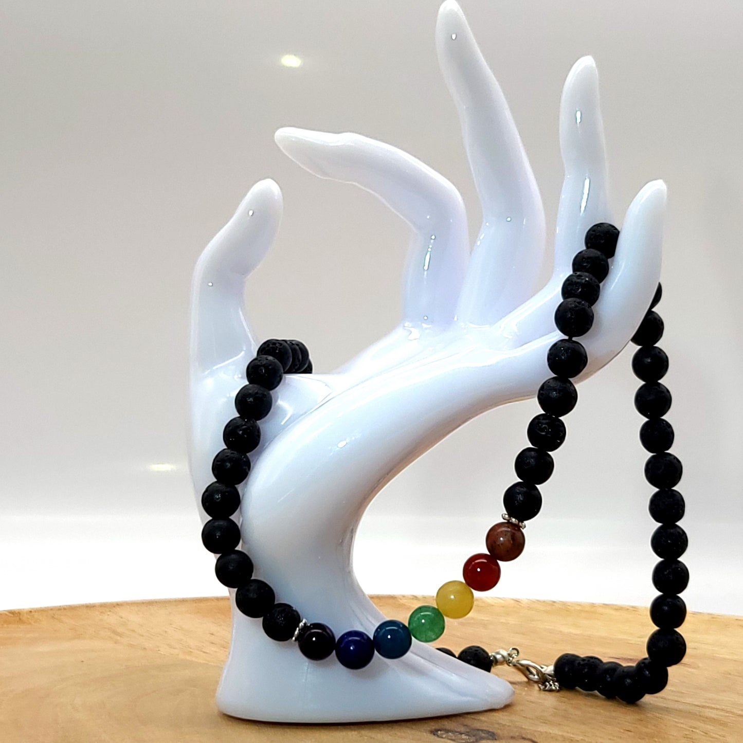 GRAND COLLIER COMPLET EN PERLES RONDES 7 CHAKRAS + PIERRE DE LAVE - BIJOU ARTISANAL, UNIQUE & ORIGINAL