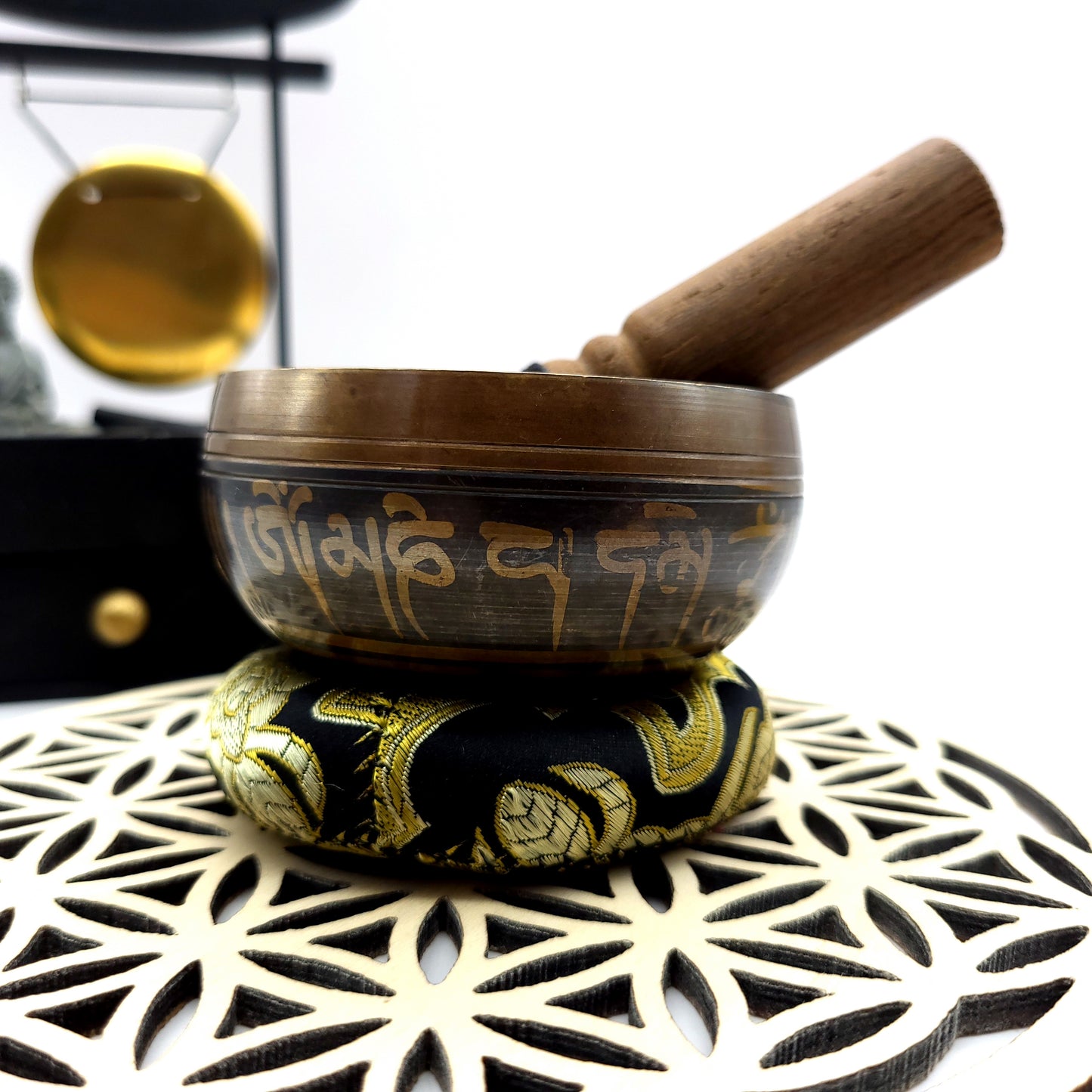 DIVERS PETITS BOLS CHANTANTS + BÂTONS & COUSSINS – UNIQUES, ARTISANAUX