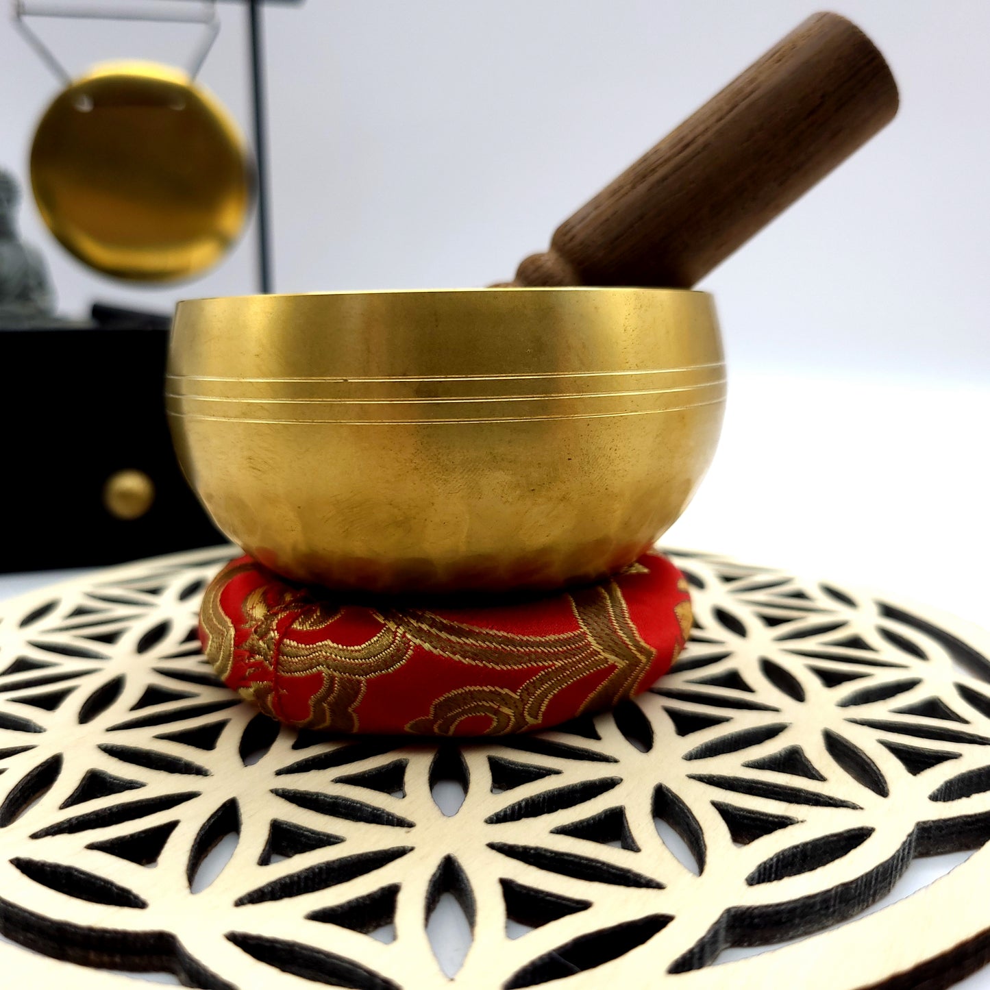 DIVERS PETITS BOLS CHANTANTS + BÂTONS & COUSSINS – UNIQUES, ARTISANAUX