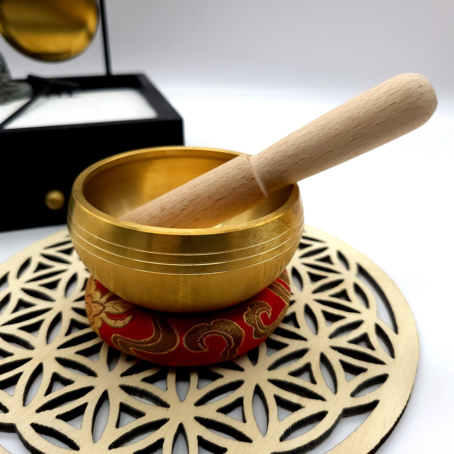 DIVERS PETITS BOLS CHANTANTS + BÂTONS & COUSSINS – UNIQUES, ARTISANAUX