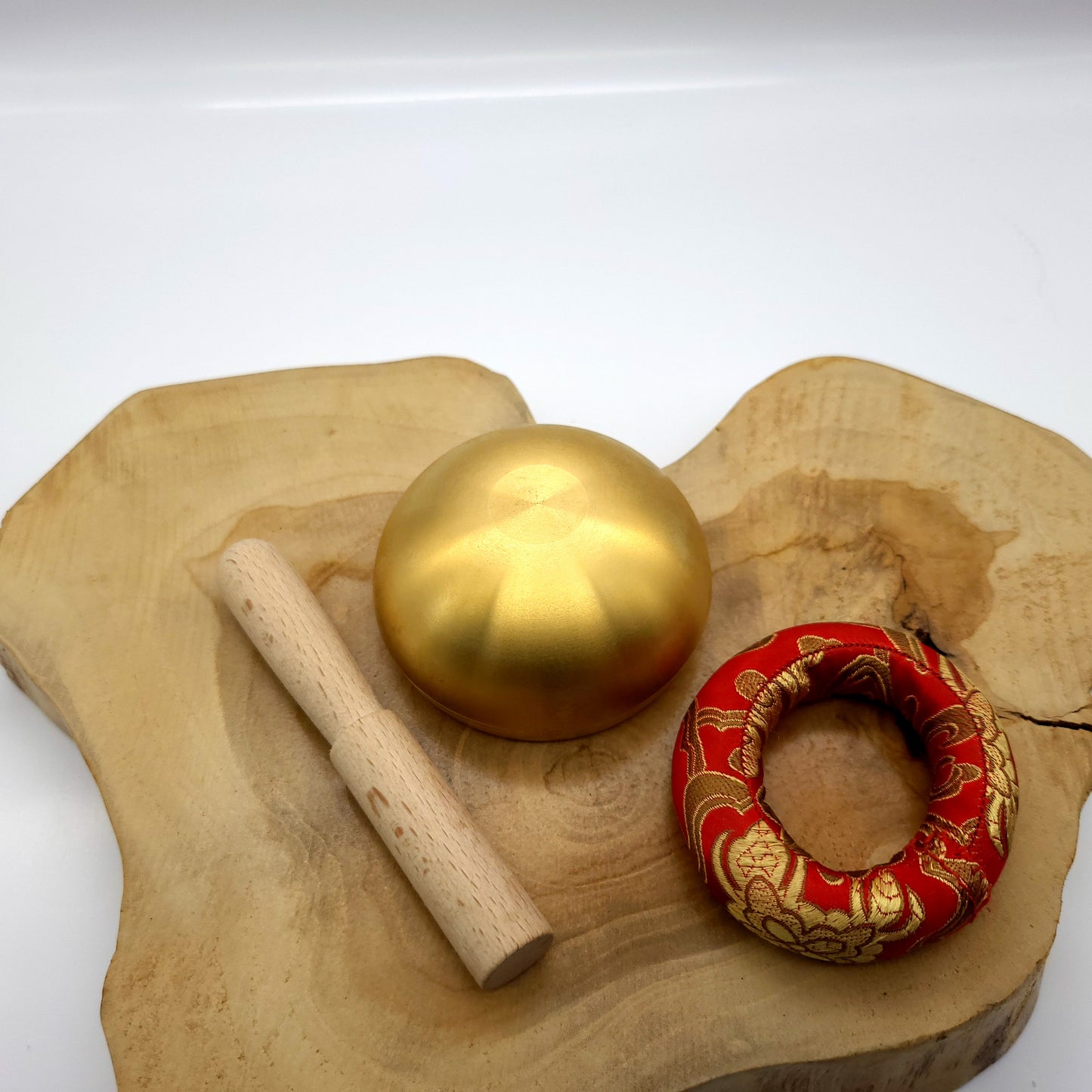 DIVERS PETITS BOLS CHANTANTS + BÂTONS & COUSSINS – UNIQUES, ARTISANAUX