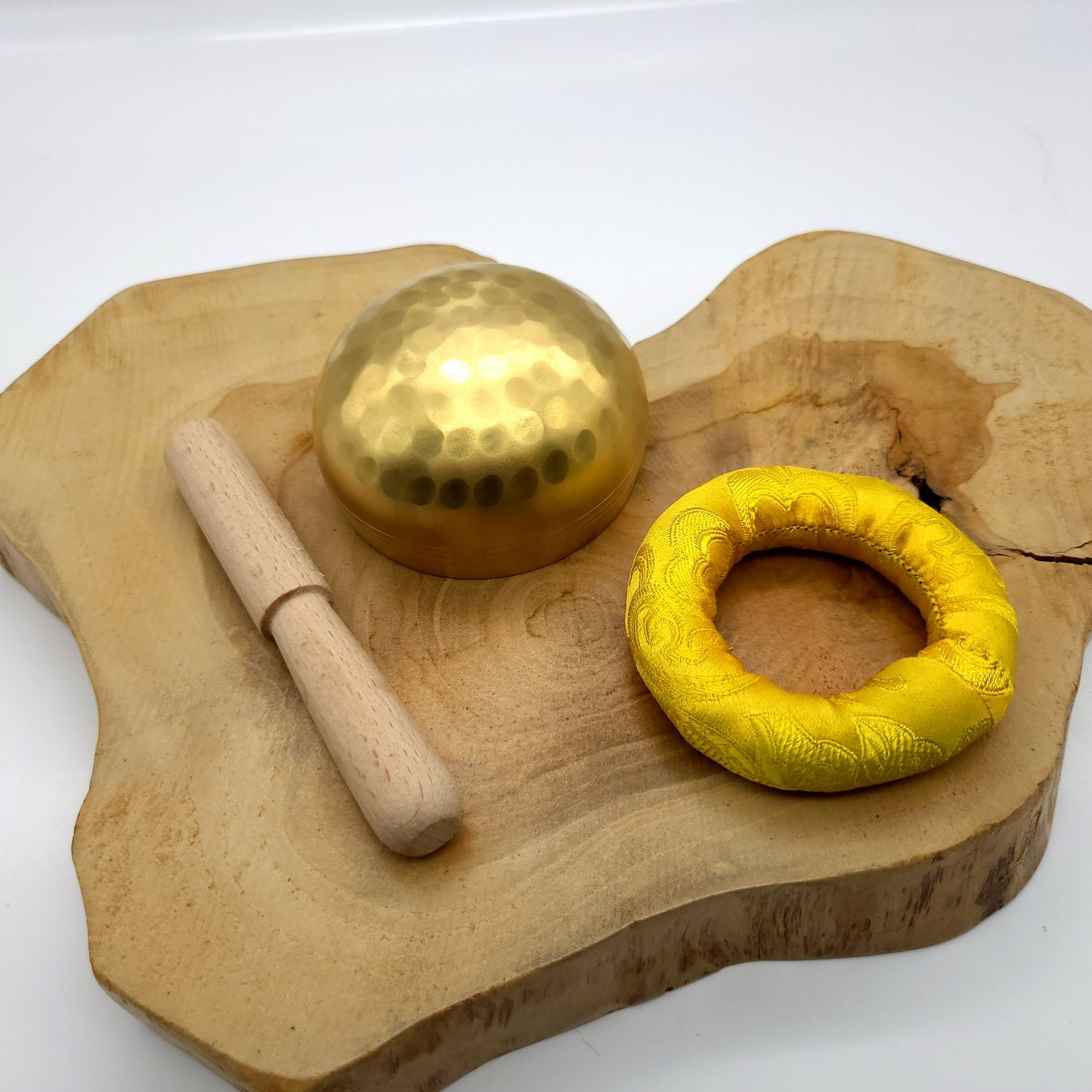 DIVERS PETITS BOLS CHANTANTS + BÂTONS & COUSSINS – UNIQUES, ARTISANAUX