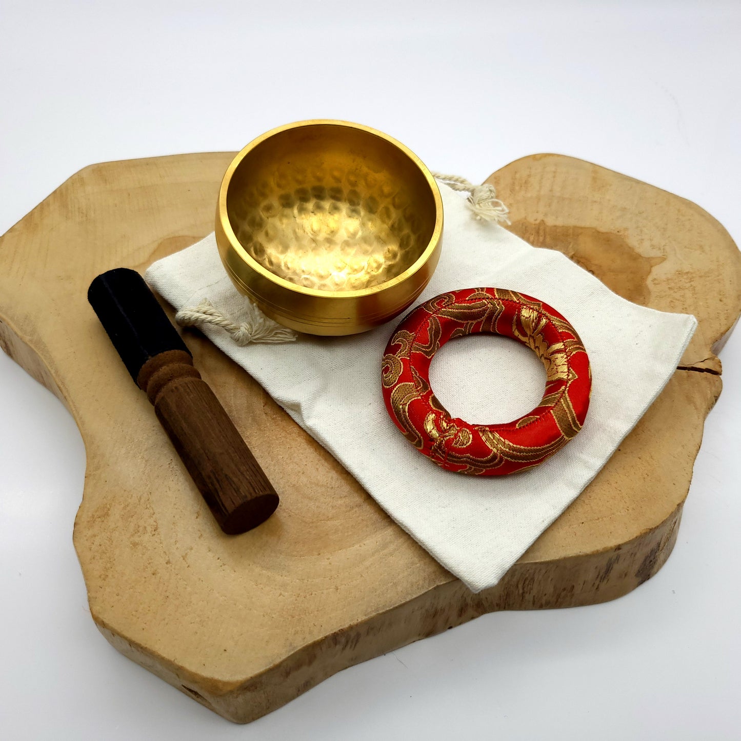 DIVERS PETITS BOLS CHANTANTS + BÂTONS & COUSSINS – UNIQUES, ARTISANAUX