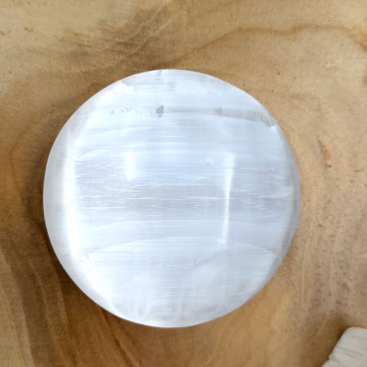 SCULPTURE ZEN BOMBÉE EN SÉLENITE GRAVÉE BOUDDHA + 7 CHAKRAS SUR FLEUR DE VIE - UNIQUE, ORIGINALE & ARTISANALE