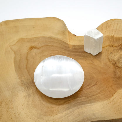 SCULPTURE ZEN BOMBÉE EN SÉLENITE GRAVÉE BOUDDHA + 7 CHAKRAS SUR FLEUR DE VIE - UNIQUE, ORIGINALE & ARTISANALE