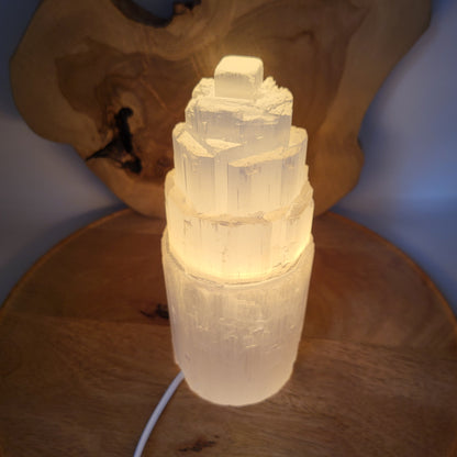 GRANDE LAMPE N°137 TOUR A ÉTAGES EN PIERRE SÉLÉNITE - UNIQUE, ORIGINALE & ARTISANALE