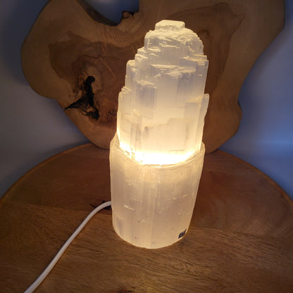 GRANDE LAMPE N°138 TOUR A ÉTAGES EN PIERRE SÉLÉNITE - UNIQUE, ORIGINALE & ARTISANALE