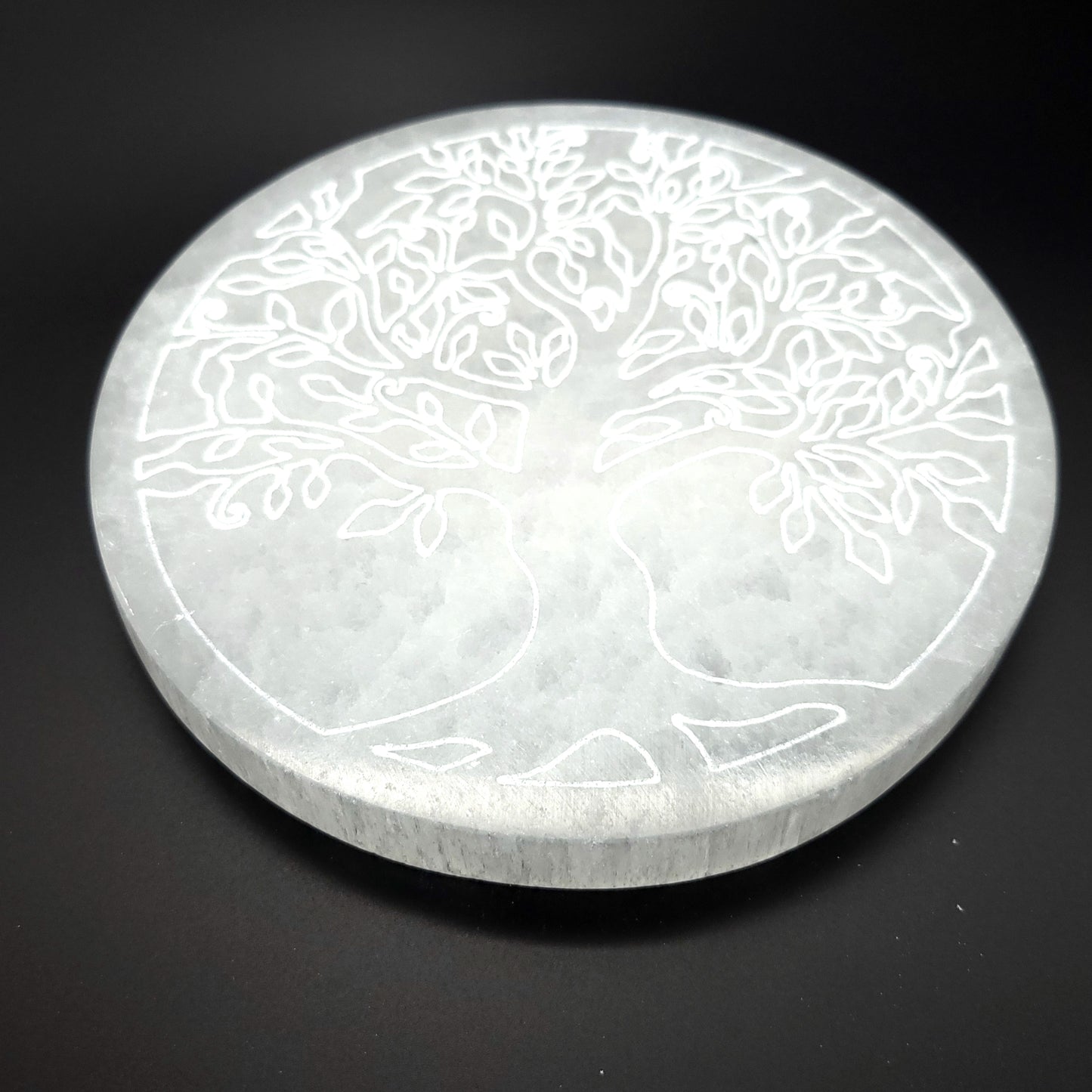 PLAQUE EN SÉLÉNITE GRAVÉE ARBRE DE VIE - STATION DE RECHARGE - UNIQUE, ORIGINALE & ARTISANALE