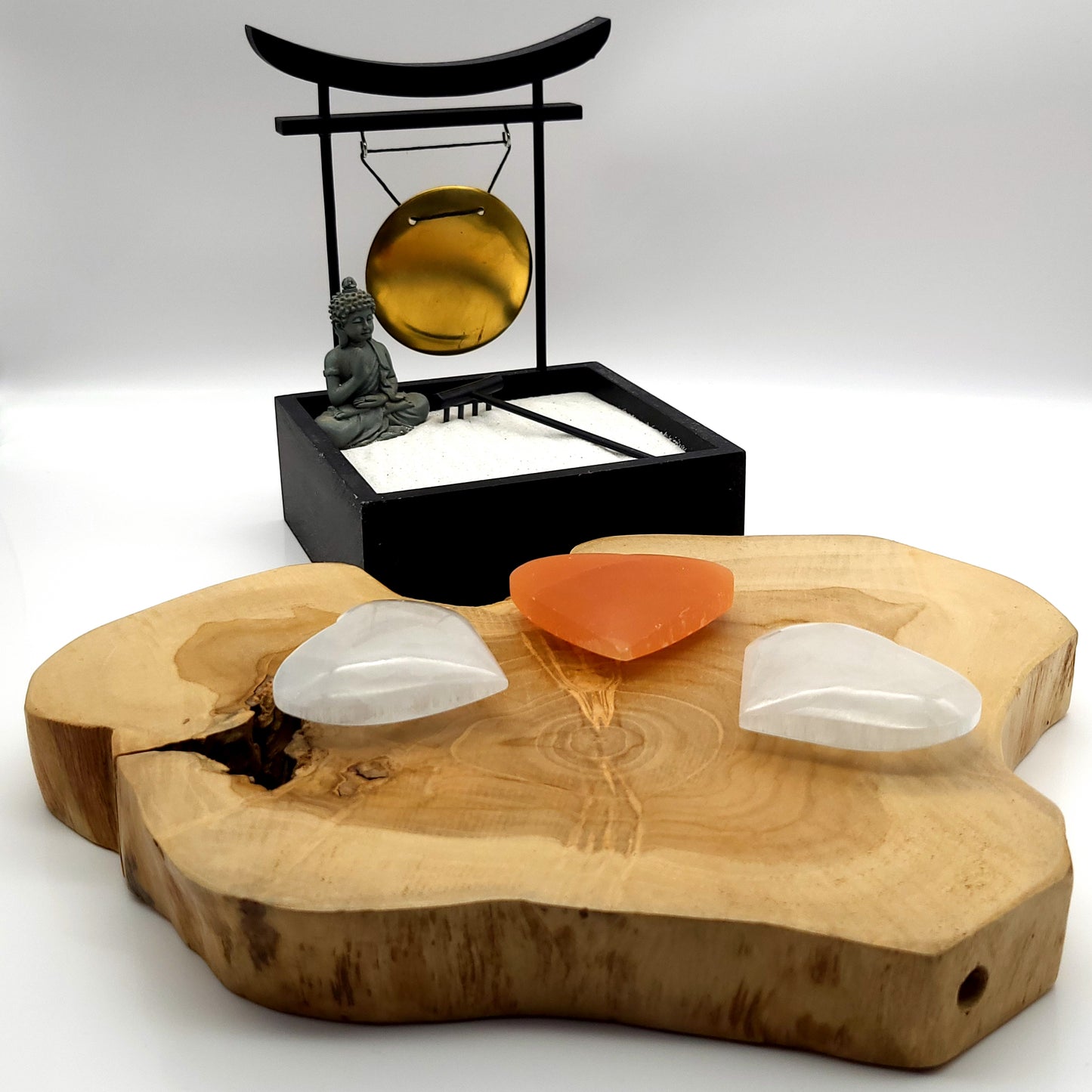 COEUR SCULPTÉ EN PIERRE DE SÉLÉNITE - UNIQUE & ARTISANAL