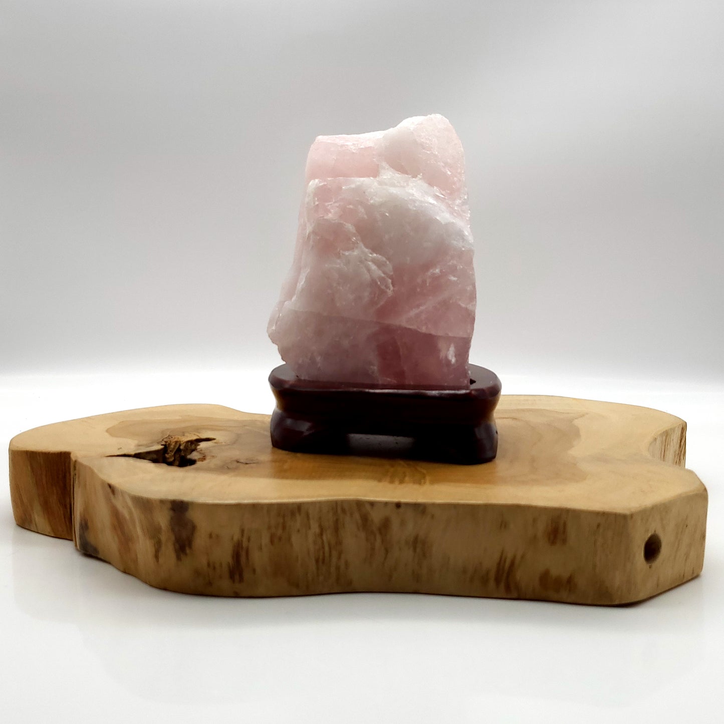 GRANDE PIERRE N°141 EN QUARTZ ROSE BRUTE SUR SOCLE - UNIQUE & ARTISANALE