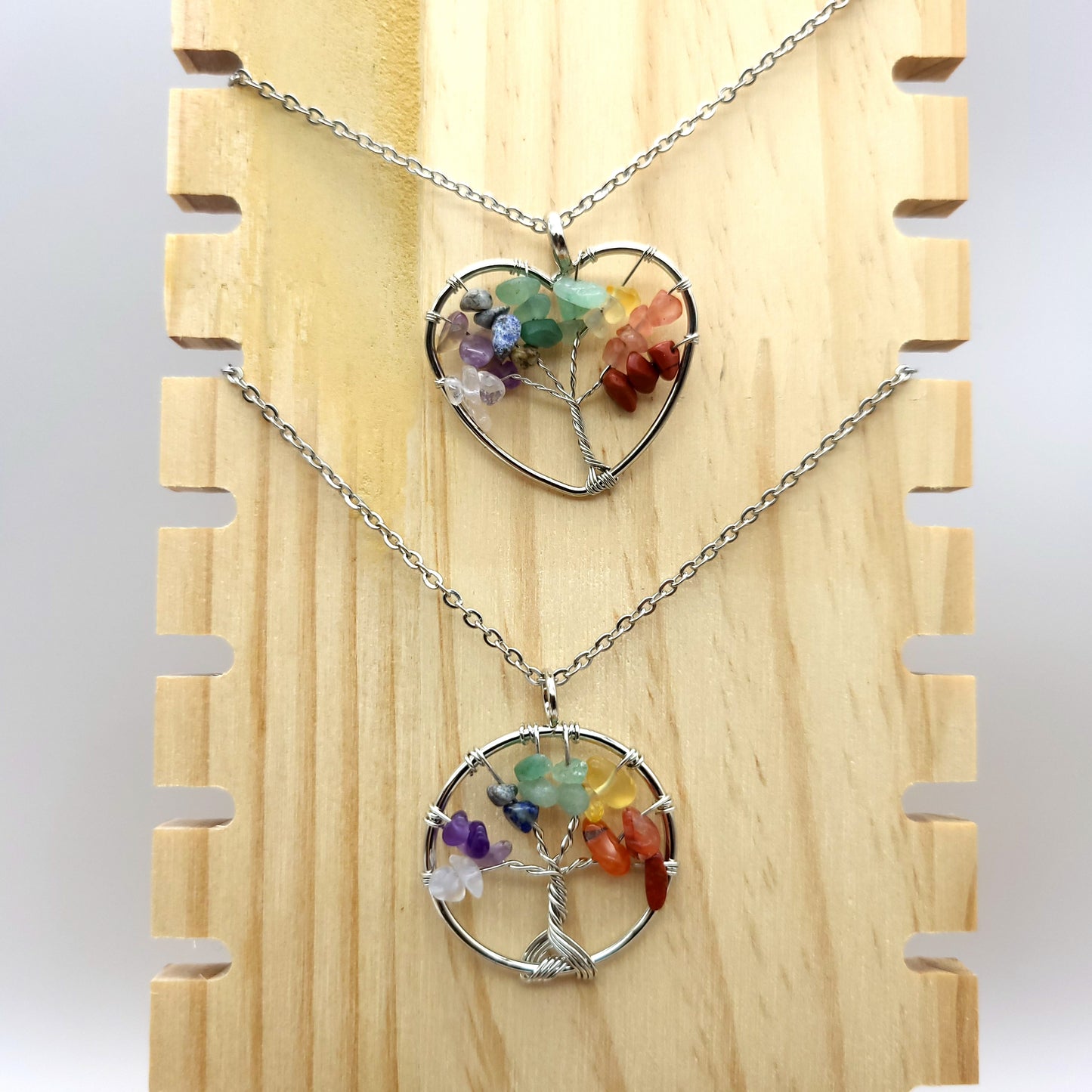 DIVERS COLLIERS + PENDENTIFS ARBRES DE VIE EN PIERRES 7 CHAKRAS - BIJOUX ARTISANAUX, UNIQUES & ORIGINAUX