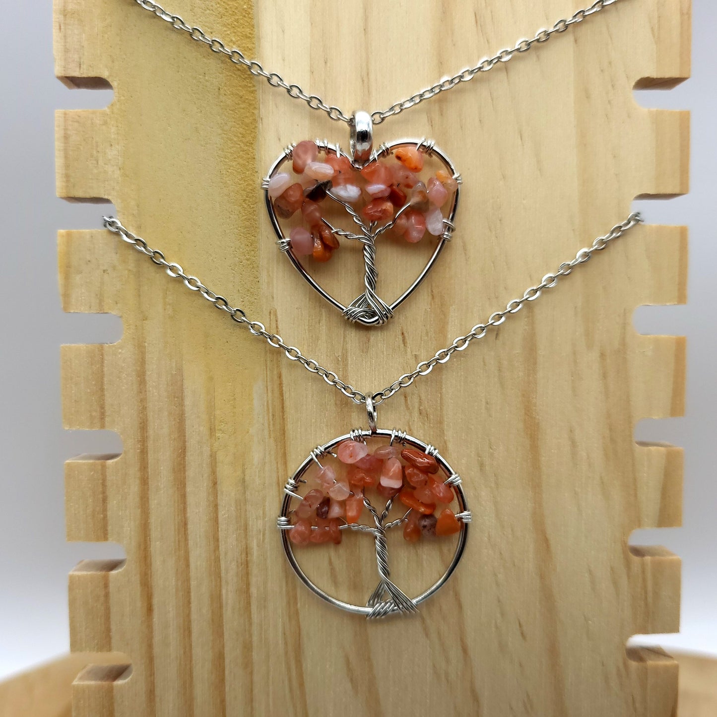 DIVERS COLLIERS + PENDENTIFS ARBRES DE VIE EN PIERRE AGATE ROUGE ORANGÉE - BIJOUX ARTISANAUX, UNIQUES & ORIGINAUX