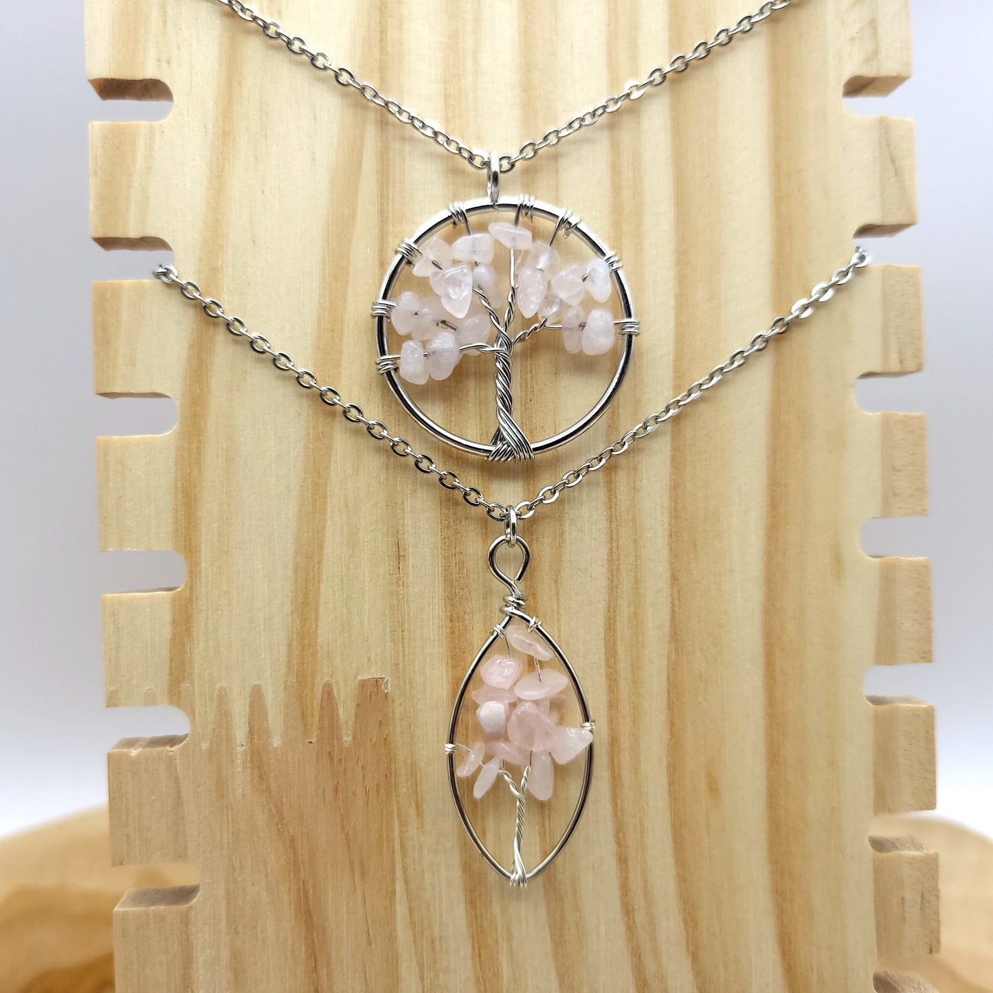 DIVERS COLLIERS + PENDENTIFS ARBRES DE VIE EN PIERRE QUARTZ ROSE - BIJOUX ARTISANAUX, UNIQUES & ORIGINAUX
