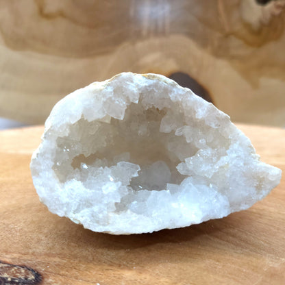 GÉODE UNIQUE N°127 EN PIERRE DE CRISTAL DE ROCHE