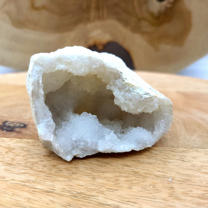 GÉODE UNIQUE N°132 EN PIERRE DE CRISTAL DE ROCHE