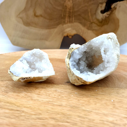 GÉODE UNIQUE N°136 EN PIERRE DE CRISTAL DE ROCHE