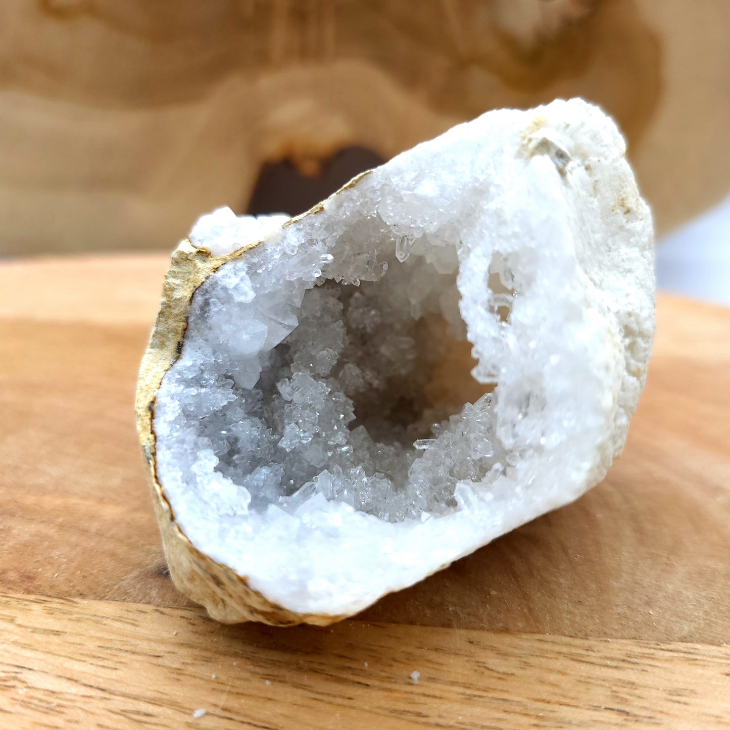 GÉODE UNIQUE N°136 EN PIERRE DE CRISTAL DE ROCHE