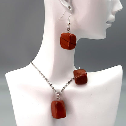 2 PARURES EN PIERRE DE JASPE ROUGE : COLLIER 7 PERLES OU PENDENTIF + BOUCLES D’OREILLES - BIJOUX ARTISANAUX, UNIQUES & ORIGINAUX