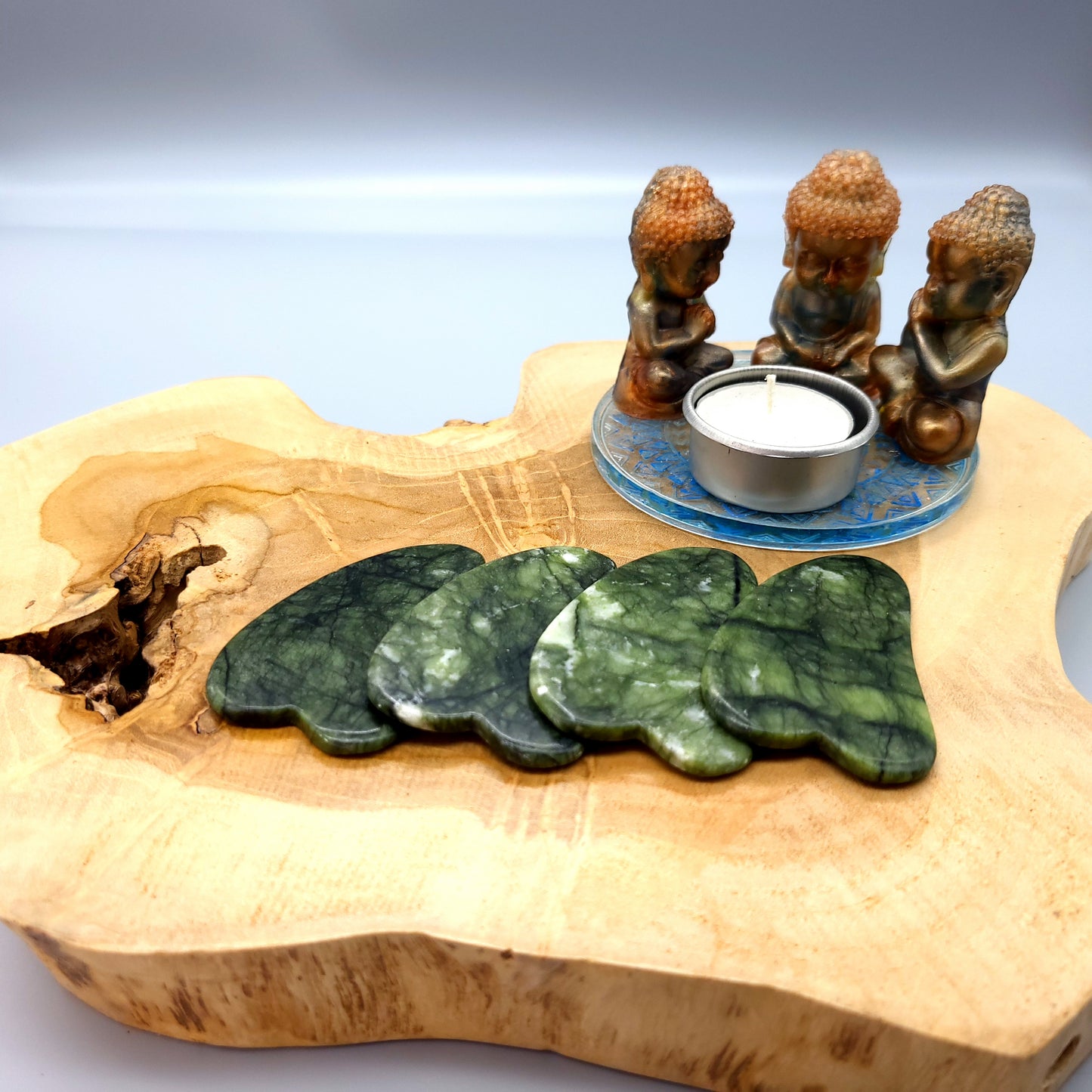 OUTIL de BEAUTÉ " GUA SHA " EN PIERRE DE JADE VERT - MASSAGE - ANTI-ÂGE - ARTISANAL ET UNIQUE