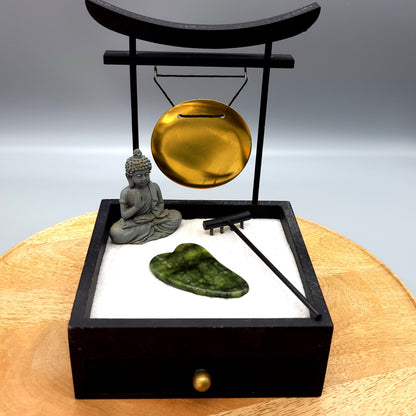 OUTIL de BEAUTÉ " GUA SHA " EN PIERRE DE JADE VERT - MASSAGE - ANTI-ÂGE - ARTISANAL ET UNIQUE