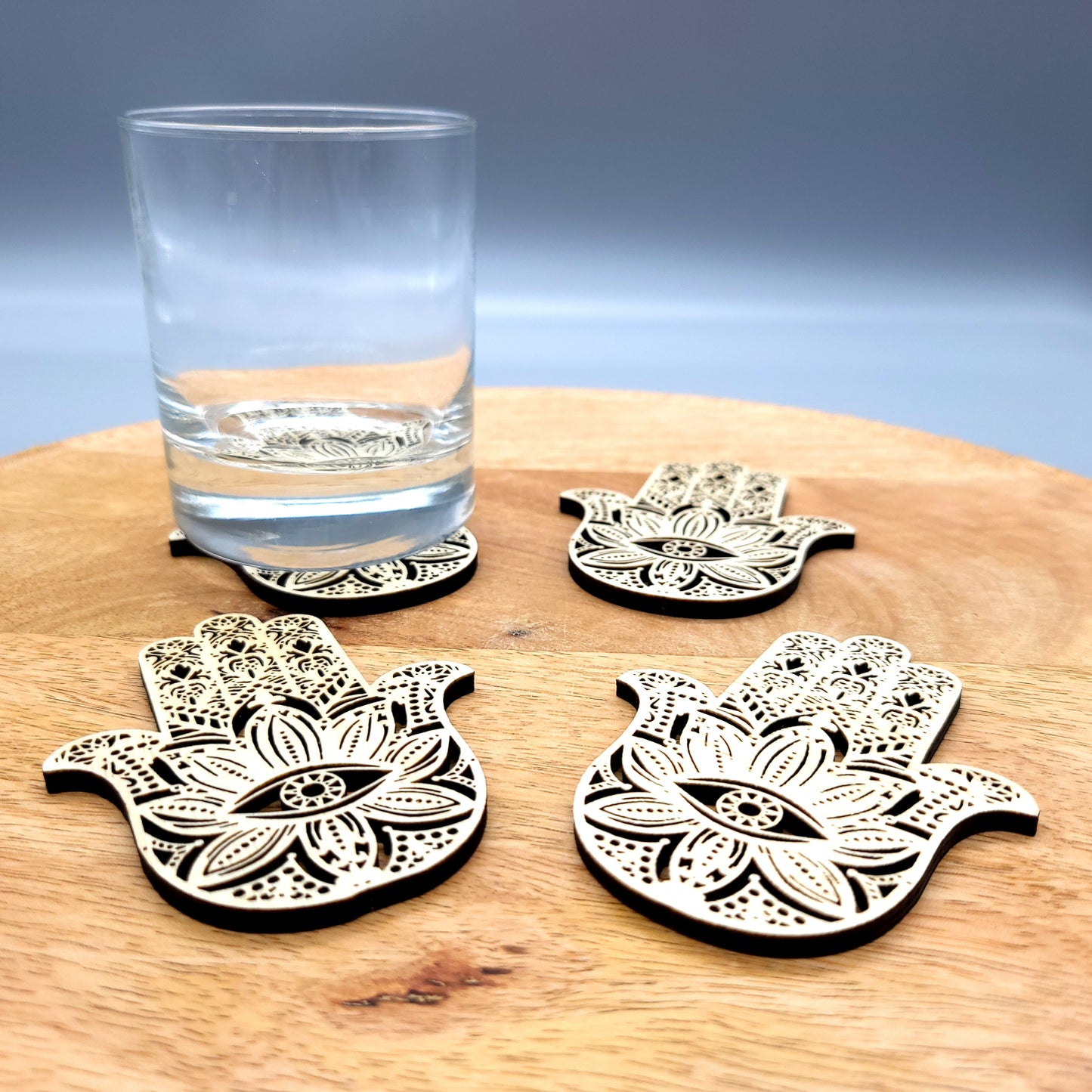 MAINS DE FATMA EN DESSOUS DE VERRES EN BOIS + STATIONS DE RECHARGE DE PIERRES - ARTISANAUX, UNIQUES & ORIGINAUX