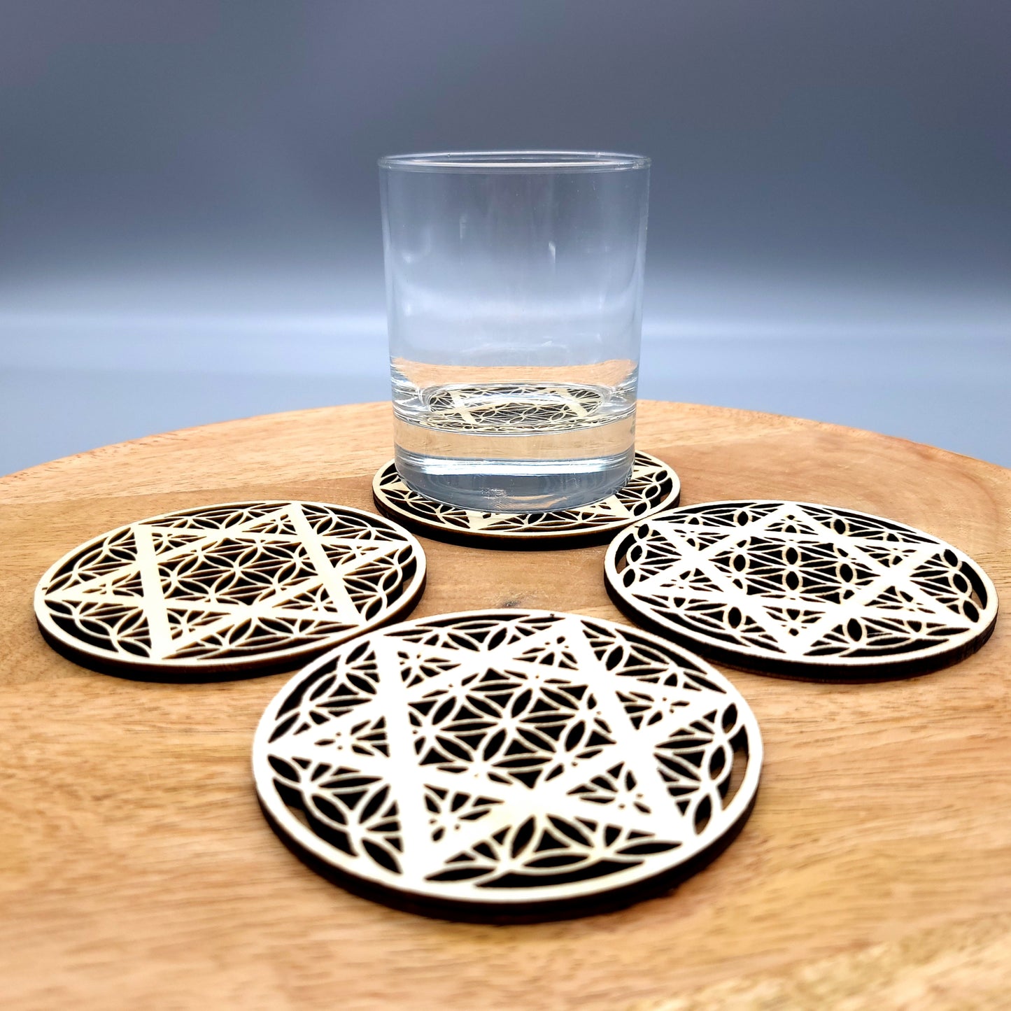 DÉCOS ÉTOILES À 6 BRANCHES + FLEURS DE VIE EN DESSOUS DE VERRES + STATIONS DE RECHARGE DE PIERRES - ARTISANAUX, UNIQUES & ORIGINAUX