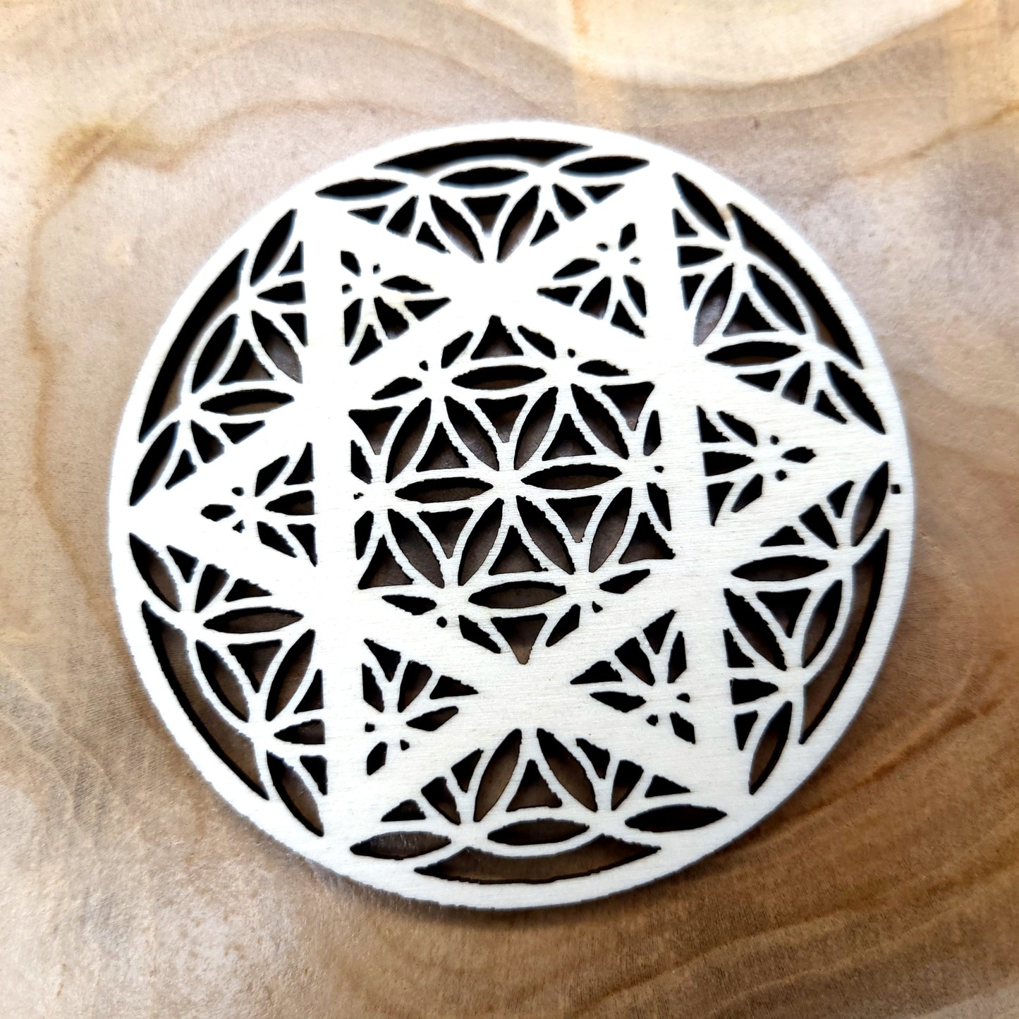 DÉCOS ÉTOILES À 6 BRANCHES + FLEURS DE VIE EN DESSOUS DE VERRES + STATIONS DE RECHARGE DE PIERRES - ARTISANAUX, UNIQUES & ORIGINAUX