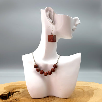 2 PARURES EN PIERRE DE JASPE ROUGE : COLLIER 7 PERLES OU PENDENTIF + BOUCLES D’OREILLES - BIJOUX ARTISANAUX, UNIQUES & ORIGINAUX